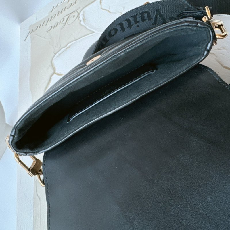 LV New Wave Multi-Pochette 絎縫小牛皮二合一斜背包 M56461-8