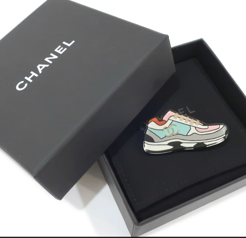 Chanel 壓克力球鞋胸針-0