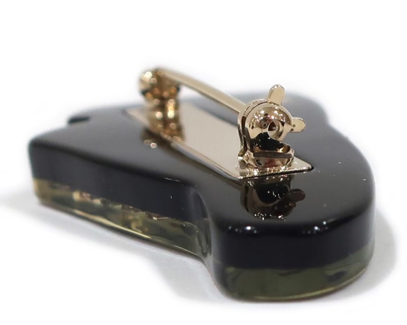 Chanel 壓克力球鞋胸針-11