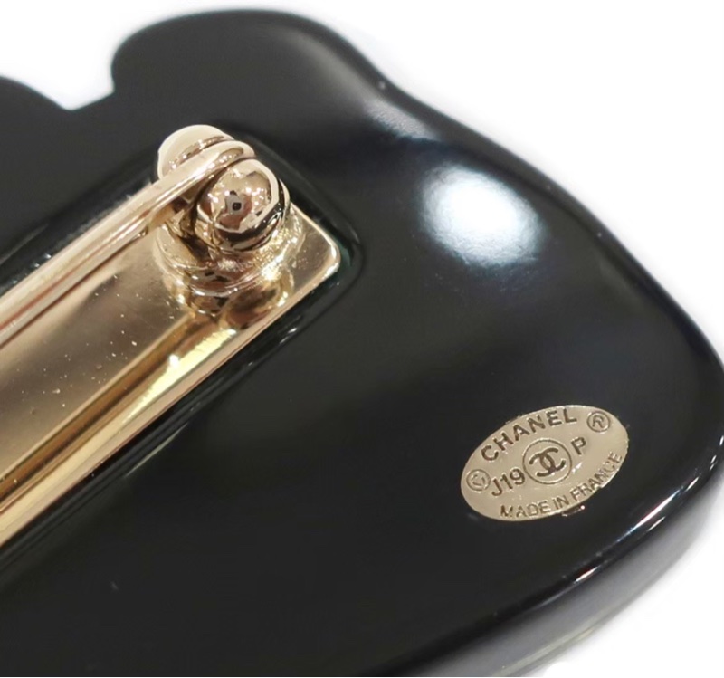 Chanel 壓克力球鞋胸針-14