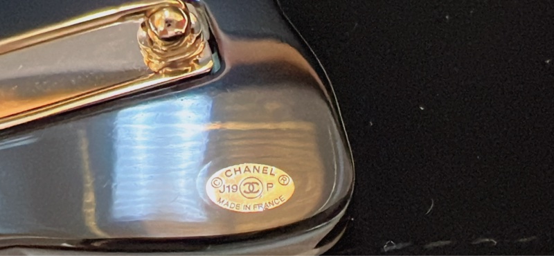 Chanel 壓克力球鞋胸針-15