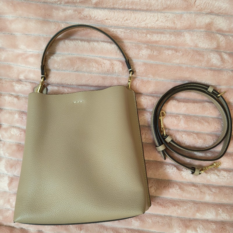 真品 COACH 灰褐色雙面皮革Mollie水桶包-18