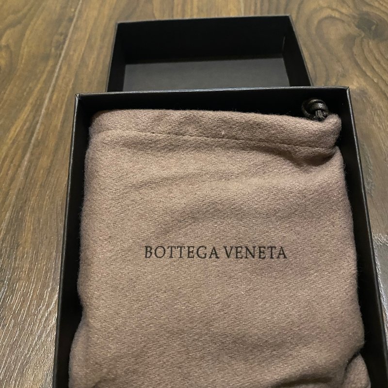 全新 BOTTEGA VENETA 經典編織小牛皮對開8卡短夾(大象灰)-2