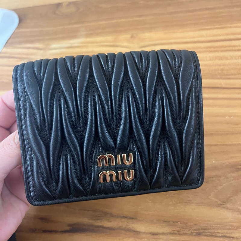 全新Matelassé納帕軟皮短錢包-0