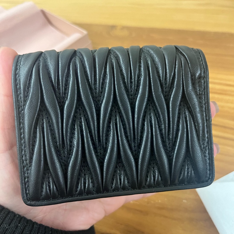 全新Matelassé納帕軟皮短錢包-1