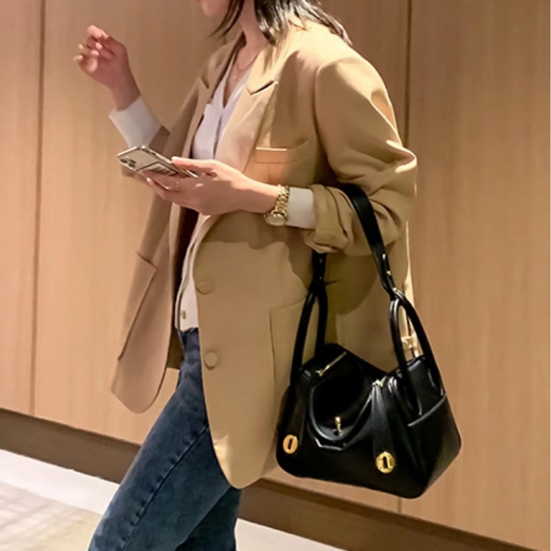 Hermes Lindy 26 (黑金tc皮)-3