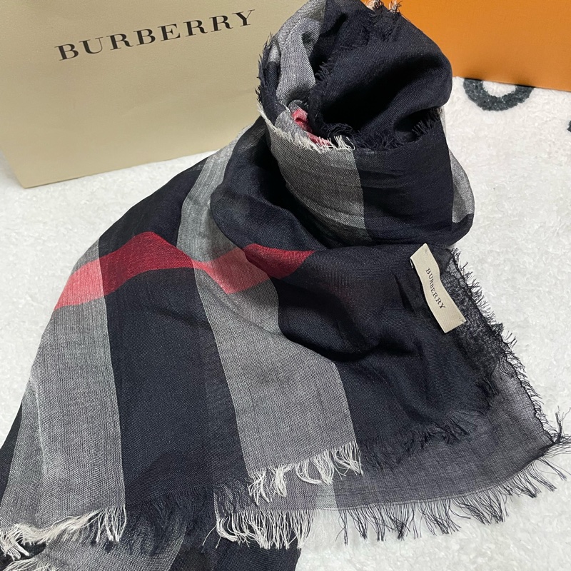 BERBERRY 全新經典款英倫風格紋輕薄桑蠶絲混羊毛圍巾-0