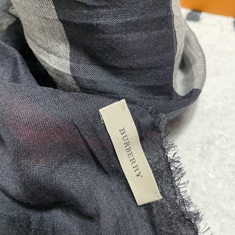 BERBERRY 全新經典款英倫風格紋輕薄桑蠶絲混羊毛圍巾-1