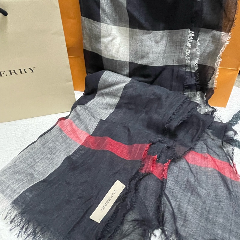 BERBERRY 全新經典款英倫風格紋輕薄桑蠶絲混羊毛圍巾-4