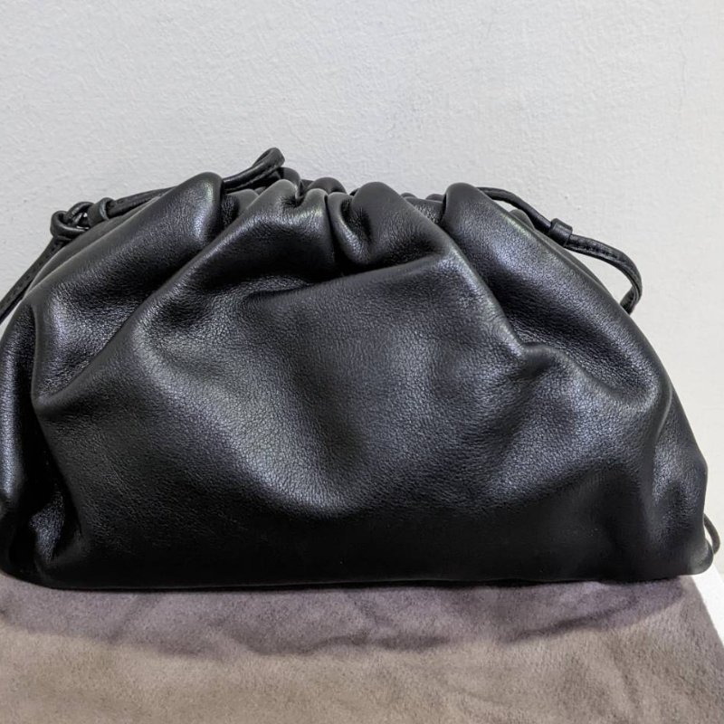 Bottega Veneta Mini Pouch 寶緹嘉mini小牛皮雲朵斜挎包-1