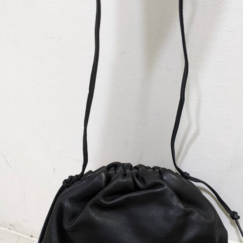 Bottega Veneta Mini Pouch 寶緹嘉mini小牛皮雲朵斜挎包-3