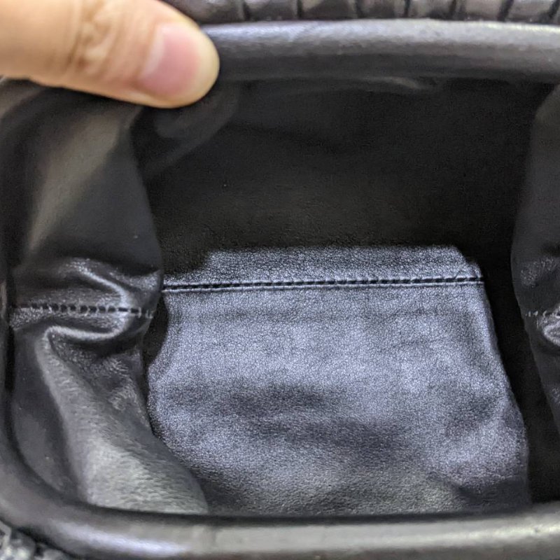 Bottega Veneta Mini Pouch 寶緹嘉mini小牛皮雲朵斜挎包-9