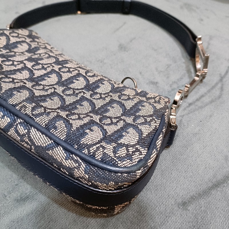 Dior vintage 老花大D扣腋下包-11