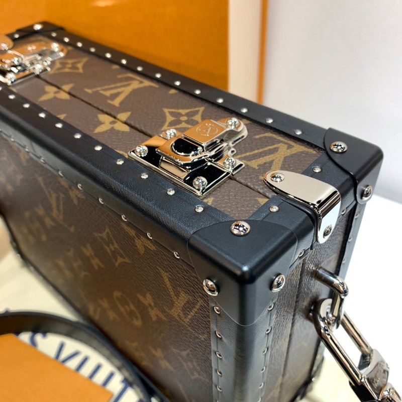 LV Clutch Box 斜背包/側背包/硬箱包 M20252 9成新-6