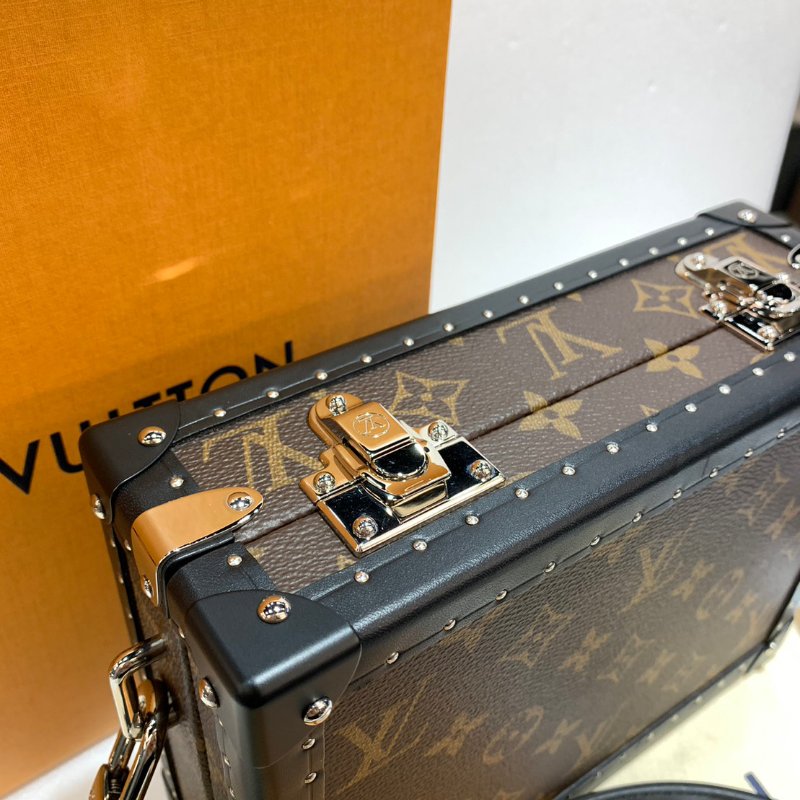 LV Clutch Box 斜背包/側背包/硬箱包 M20252 9成新-7