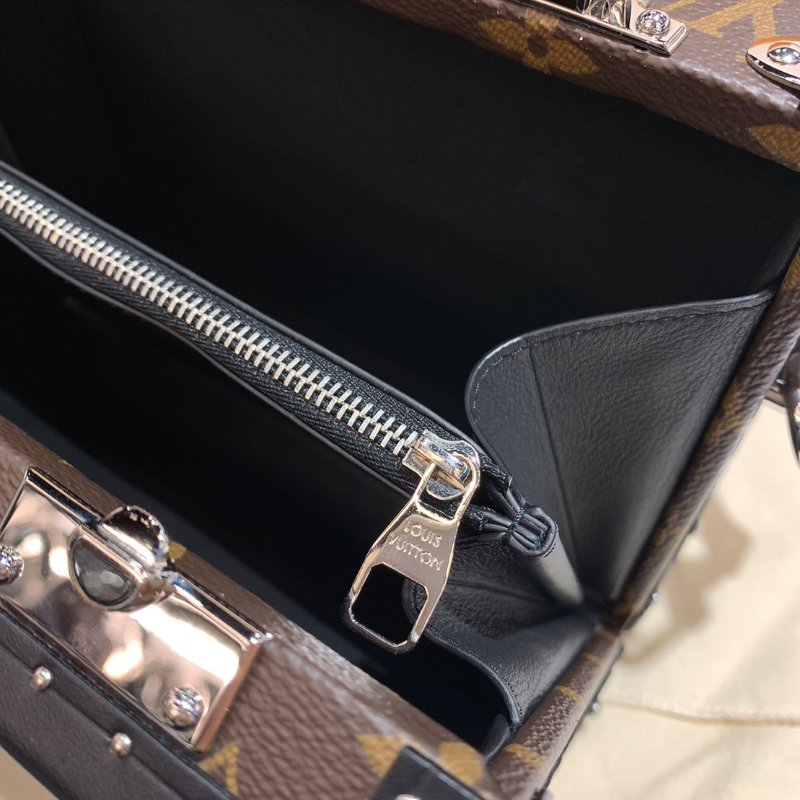 LV Clutch Box 斜背包/側背包/硬箱包 M20252 9成新-13