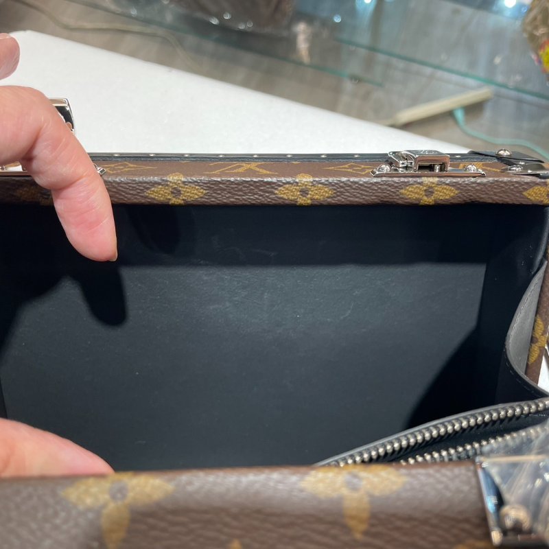 LV Clutch Box 斜背包/側背包/硬箱包 M20252 9成新-17