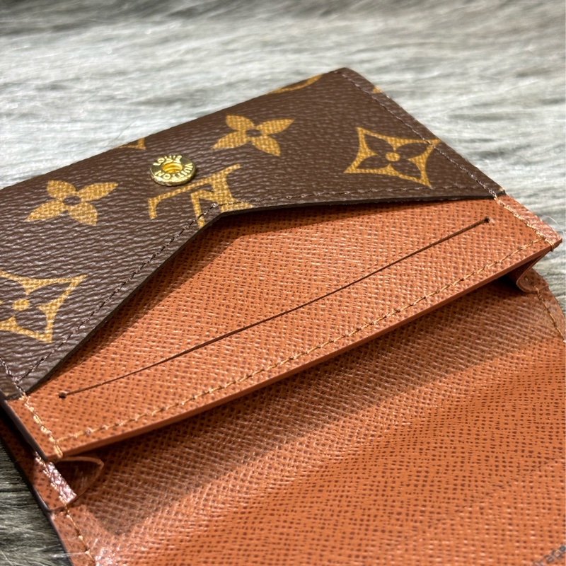 LV M63801 老花 原花 咖皮 金釦 名片夾 卡包 皮夾 零錢包 卡夾-12