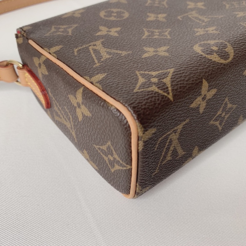 LV 老花表參道方盒子手提包-16