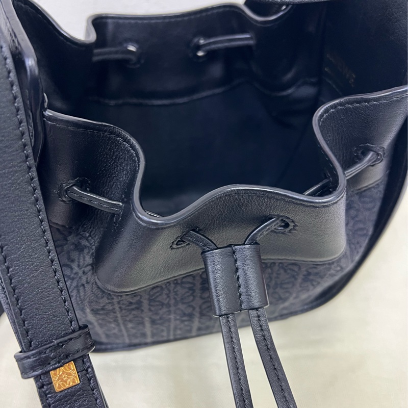 Loewe Hammock mini 吊床包 經典黑色-10