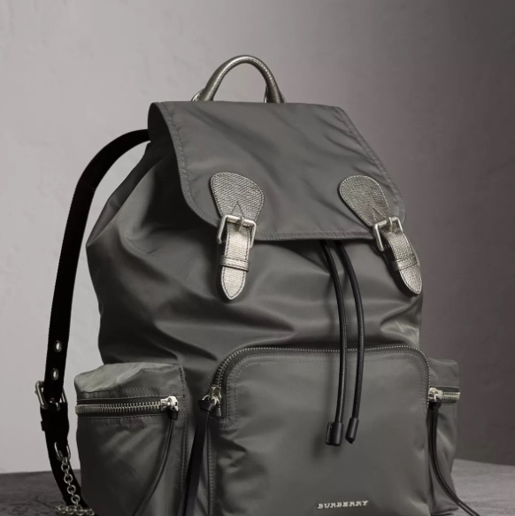 Burberry rucksack 灰色後背包 中號-1