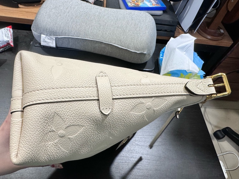 LV carryall 小號奶油白-9