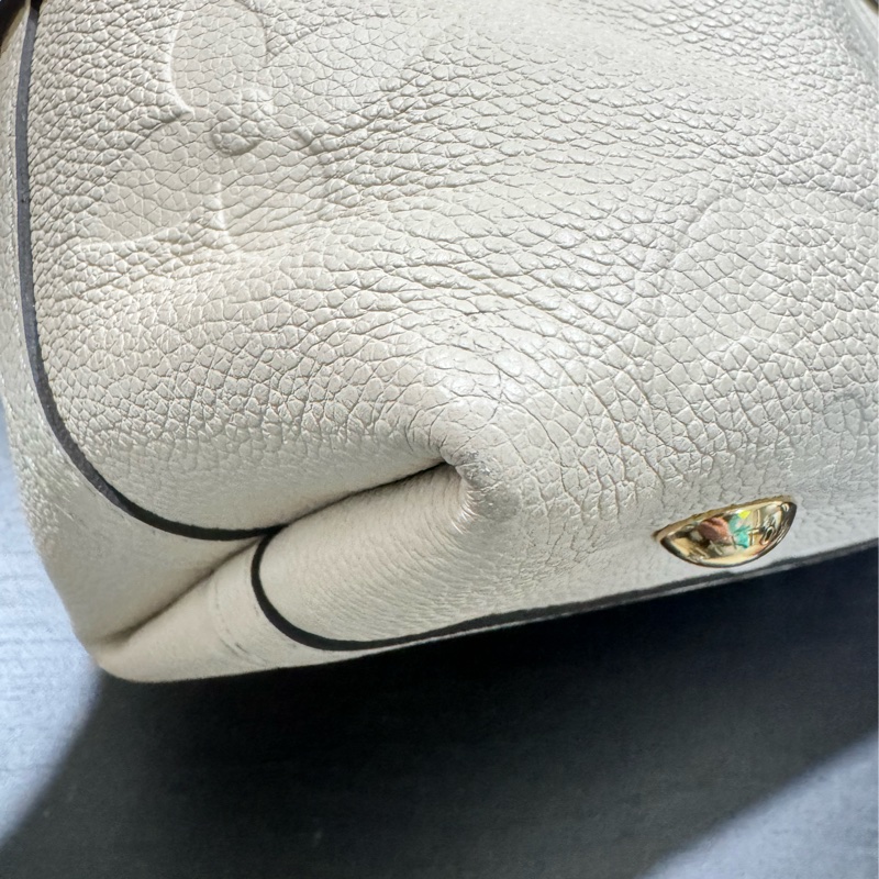 LV carryall 小號奶油白-11