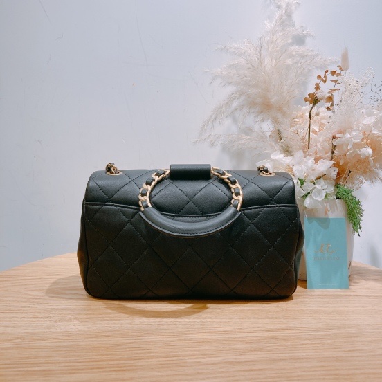 CHANEL 香奈兒圓形手挽翻蓋式肩帶包包CIRCULAR HANDLE FLAP BAG WITH CHAIN-1