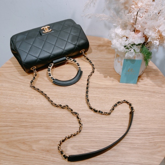 CHANEL 香奈兒圓形手挽翻蓋式肩帶包包CIRCULAR HANDLE FLAP BAG WITH CHAIN-9