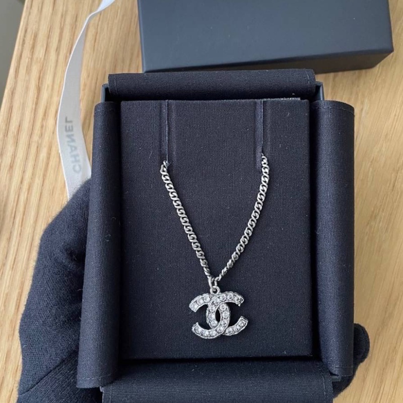Chanel香奈兒經典銀鑽雙c項鍊-1