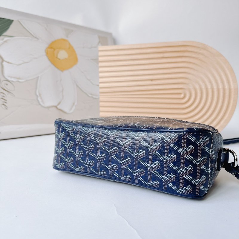 客定GOYARD 經典款CAP-VERT LOGO深藍帆布拉鍊斜背相機包-3