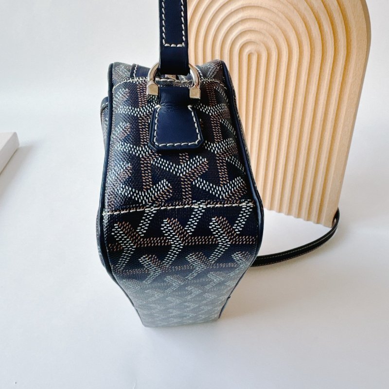 客定GOYARD 經典款CAP-VERT LOGO深藍帆布拉鍊斜背相機包-4