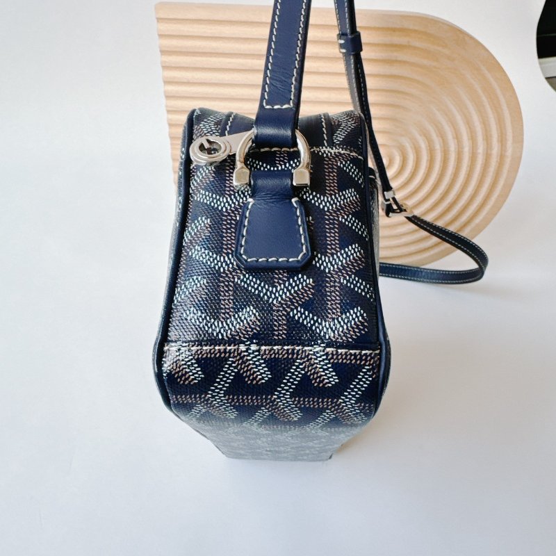 客定GOYARD 經典款CAP-VERT LOGO深藍帆布拉鍊斜背相機包-5