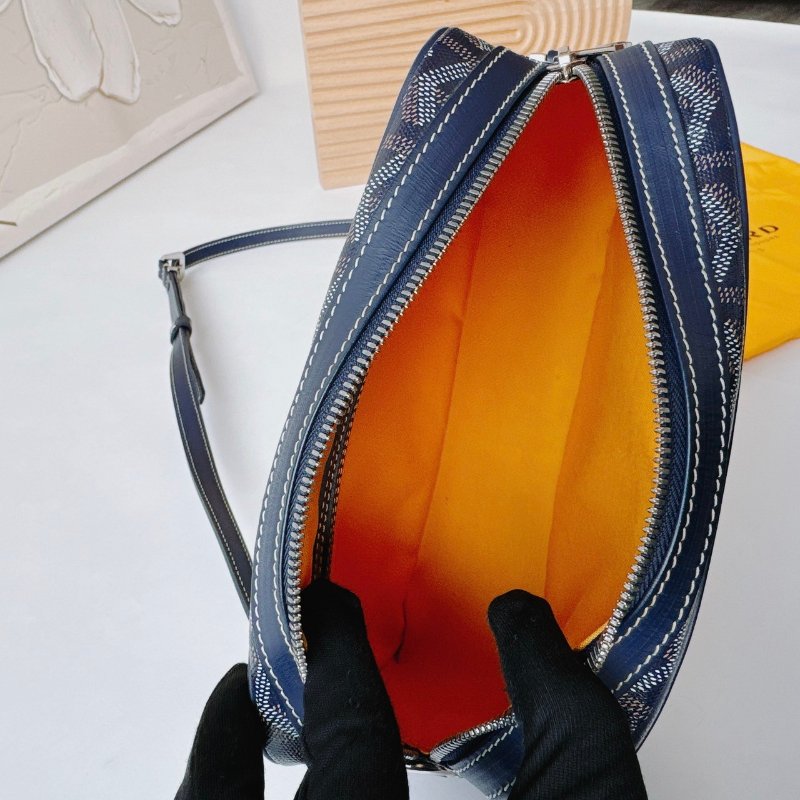 客定GOYARD 經典款CAP-VERT LOGO深藍帆布拉鍊斜背相機包-8