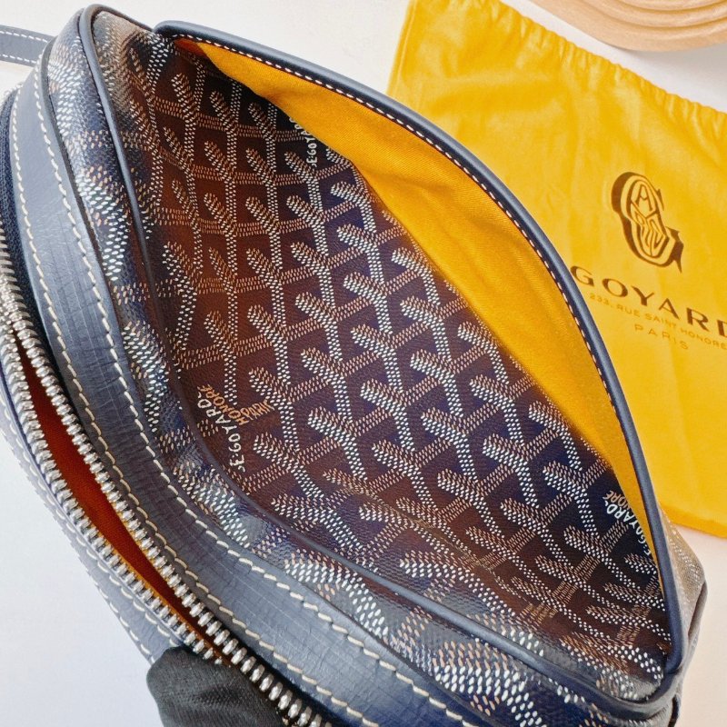 客定GOYARD 經典款CAP-VERT LOGO深藍帆布拉鍊斜背相機包-9