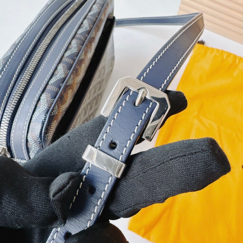 客定GOYARD 經典款CAP-VERT LOGO深藍帆布拉鍊斜背相機包-11