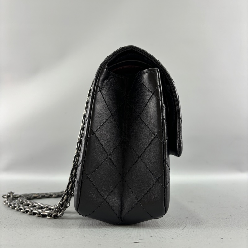 Chanel A37586黑復古牛皮銀扣2.55口蓋包中號-2