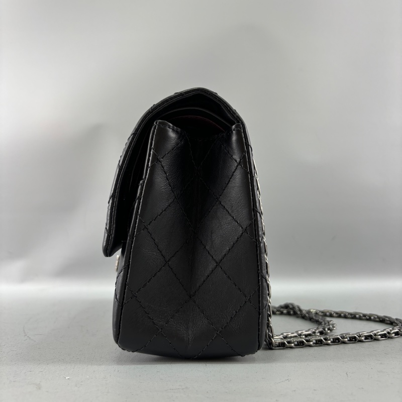 Chanel A37586黑復古牛皮銀扣2.55口蓋包中號-4