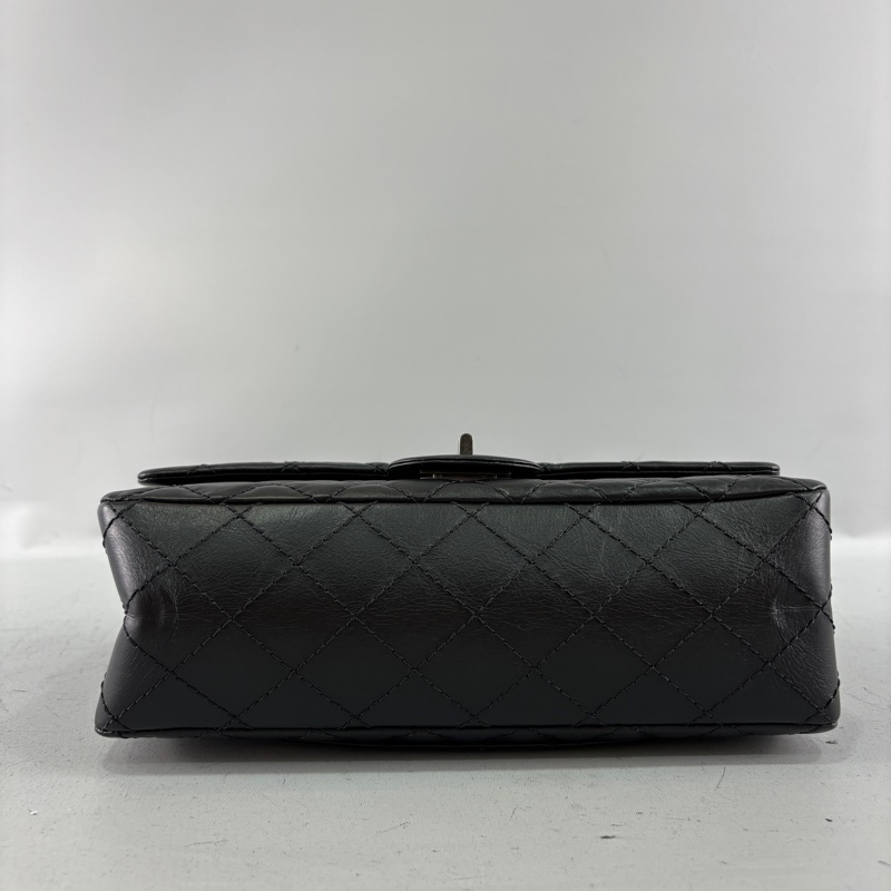 Chanel A37586黑復古牛皮銀扣2.55口蓋包中號-5