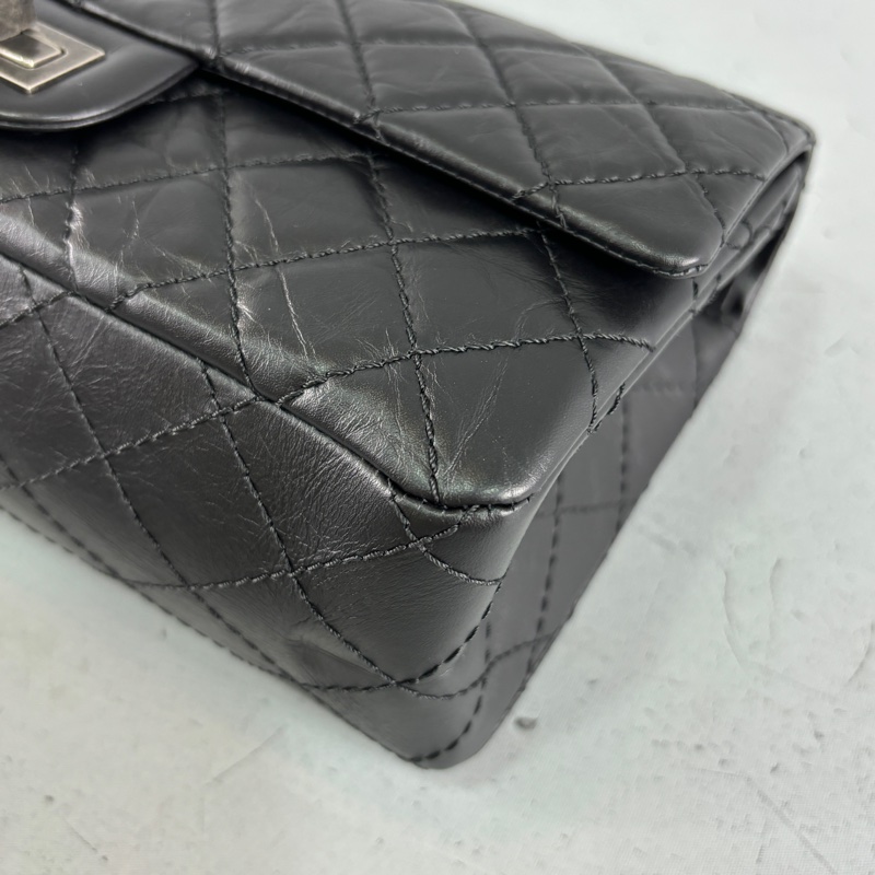 Chanel A37586黑復古牛皮銀扣2.55口蓋包中號-8