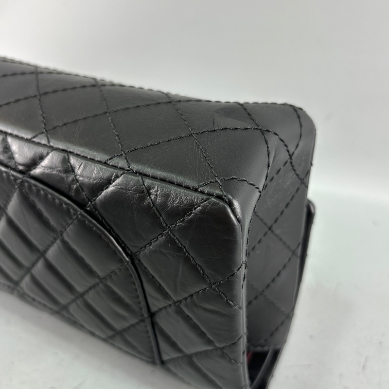 Chanel A37586黑復古牛皮銀扣2.55口蓋包中號-10