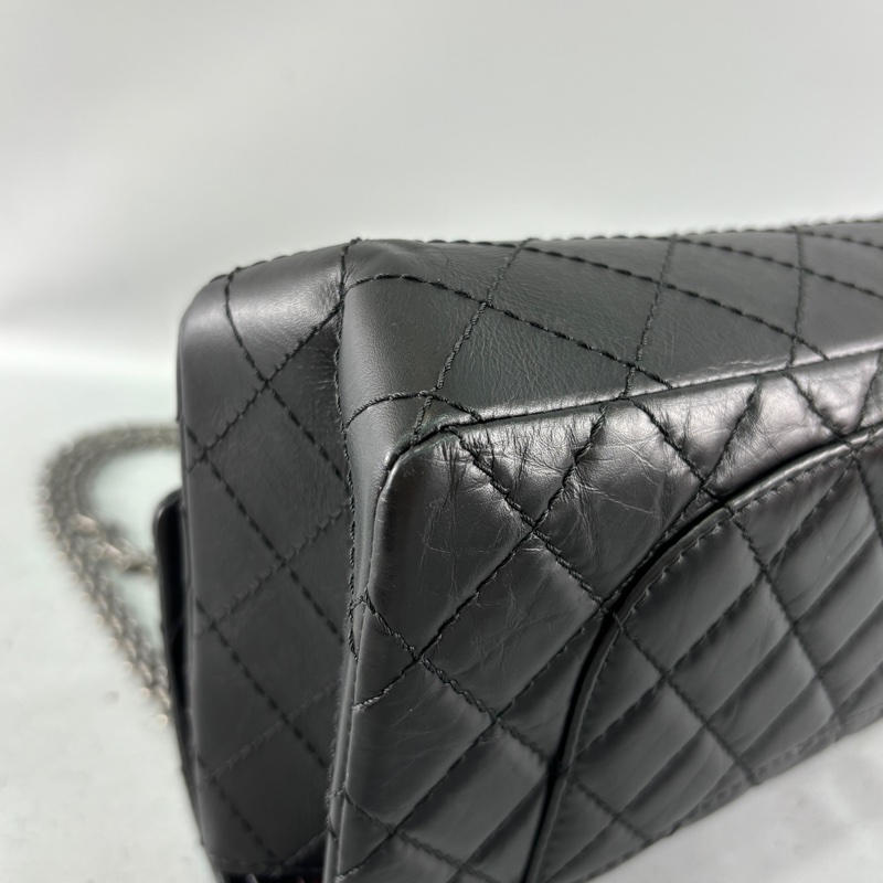 Chanel A37586黑復古牛皮銀扣2.55口蓋包中號-11