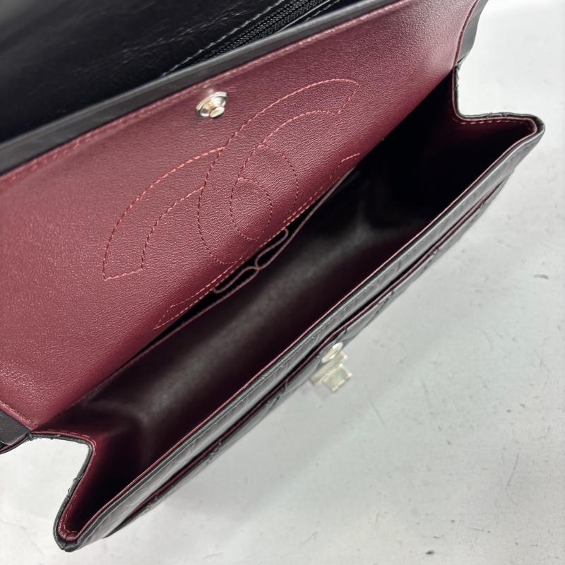 Chanel A37586黑復古牛皮銀扣2.55口蓋包中號-20