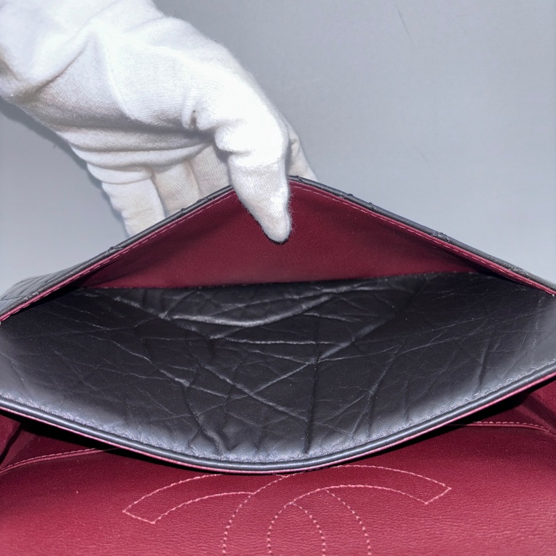 Chanel A37586黑復古牛皮銀扣2.55口蓋包中號-23