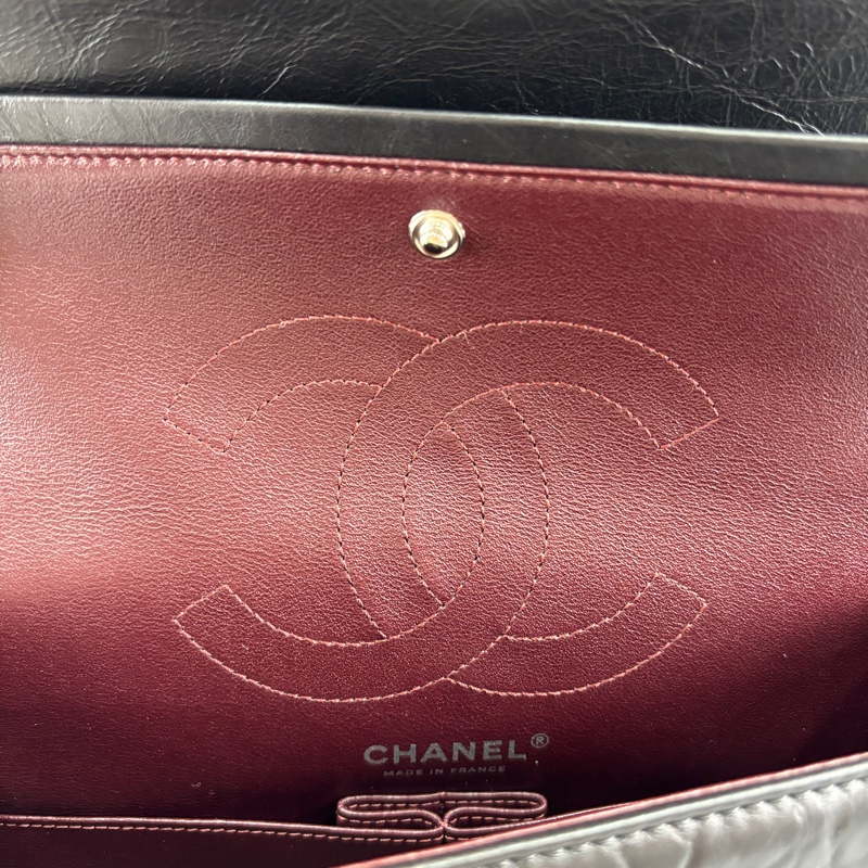 Chanel A37586黑復古牛皮銀扣2.55口蓋包中號-24