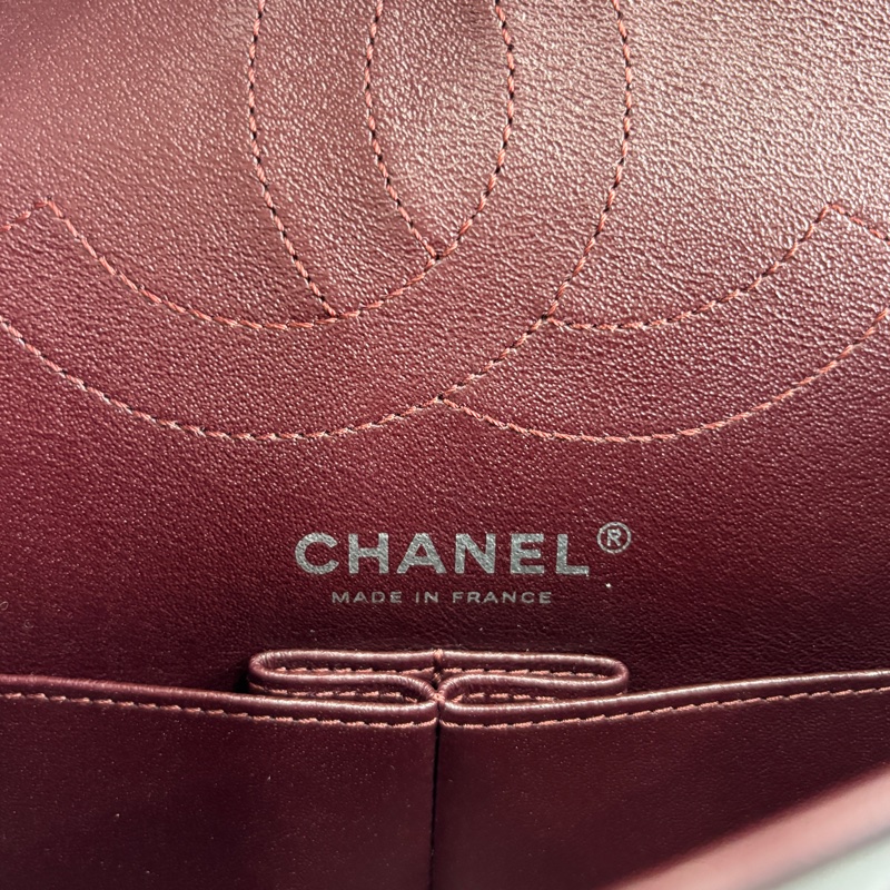 Chanel A37586黑復古牛皮銀扣2.55口蓋包中號-25