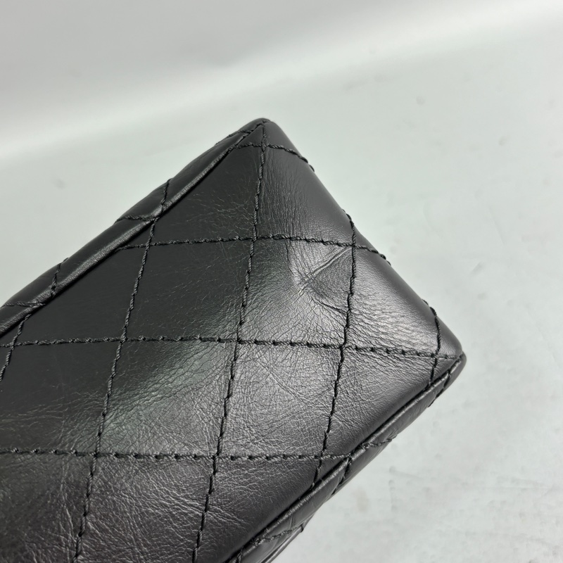 Chanel A37586黑復古牛皮銀扣2.55口蓋包中號-32