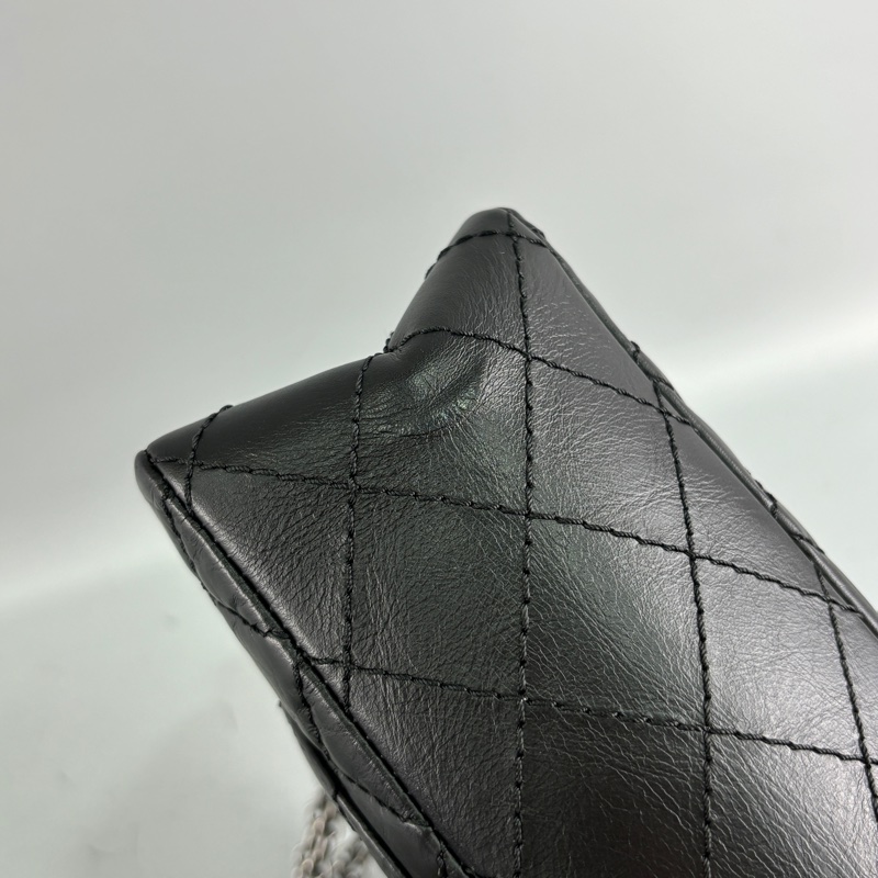 Chanel A37586黑復古牛皮銀扣2.55口蓋包中號-33