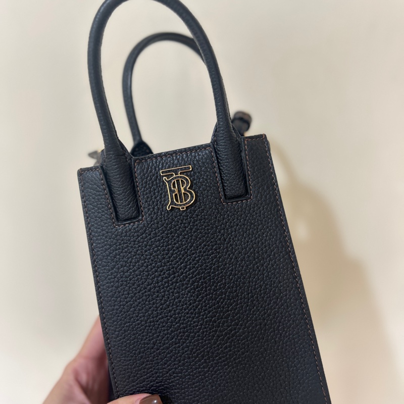 【BURBERRY】Frances 荔枝皮革微型手機托特包 琴譜包 黑色-2
