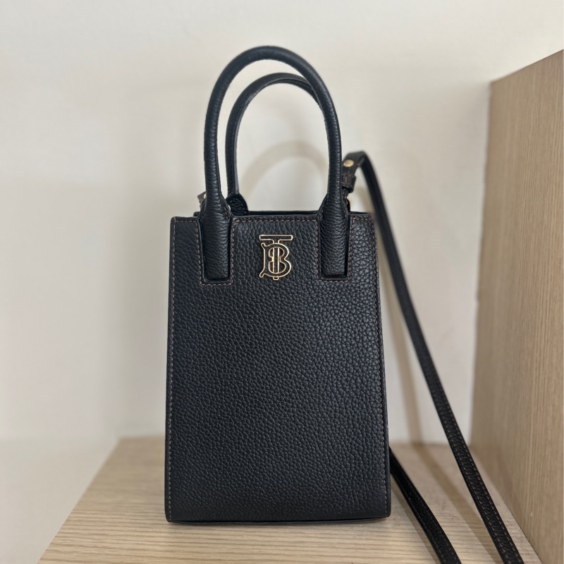 【BURBERRY】Frances 荔枝皮革微型手機托特包 琴譜包 黑色-5